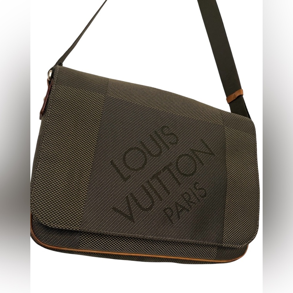 Louis Vuitton Geant Messenger bag